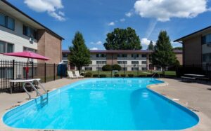 Chili Gardens pool and apartments.