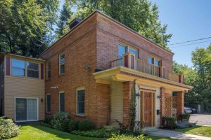 691.5 West Ferry Carriage House. Apartments in Elmwood Village, Buffalo.