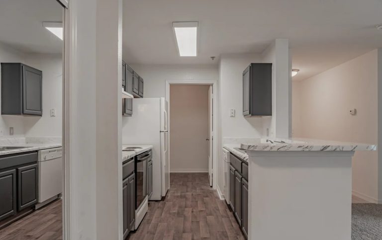 the-grove-at-cary-park_003 | Glendale Realty Services Group LLC